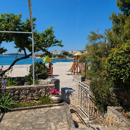 Beachfront With Direct Access To Lozica רוגוזניצה