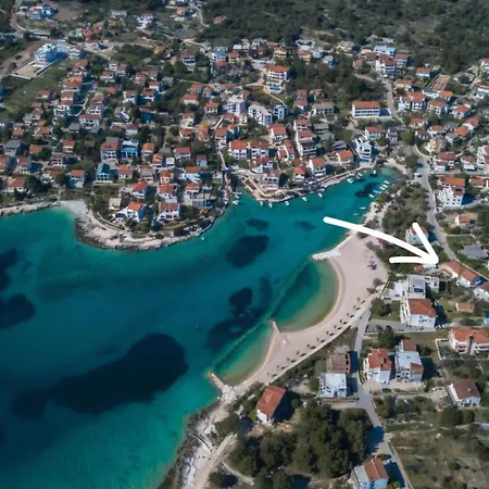 Beachfront With Direct Access To Lozica דירה *